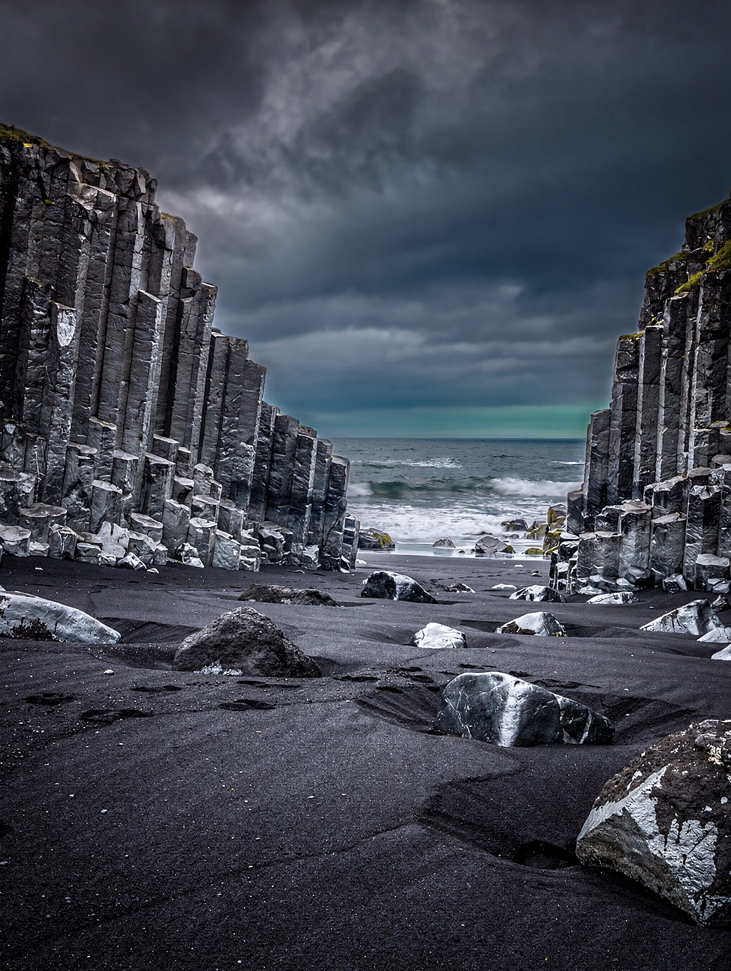 Geometric basalt columns on an Icelandic beach